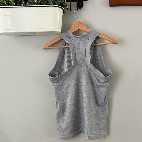 Athleta renew tank top light gray - Picture 2 of 4